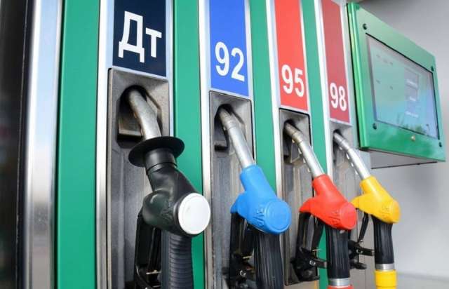 Уряд підвищив граничну ціну на бензин та знизив на дизпальне