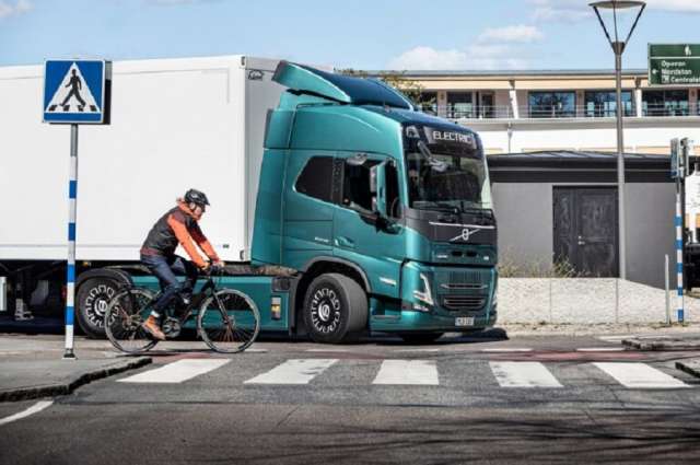 Volvo впроваджує нову систему виявлення велосипедистів і пішоходів