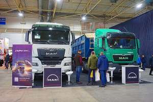 В Києві представили вантажівки MAN нового покоління із причепами
