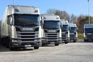 Scania передала українському перевізнику велику партію вантажівок