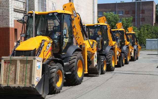 Енергетики Харкова отримали нові екскаватори JCB