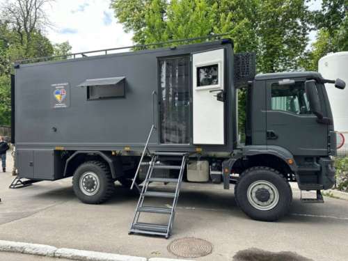 ЗСУ отримали мобільні стоматологічні кабінети на шасі MAN