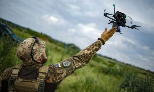 Чеські благодійники придбають 10 000 FPV-дронів для України