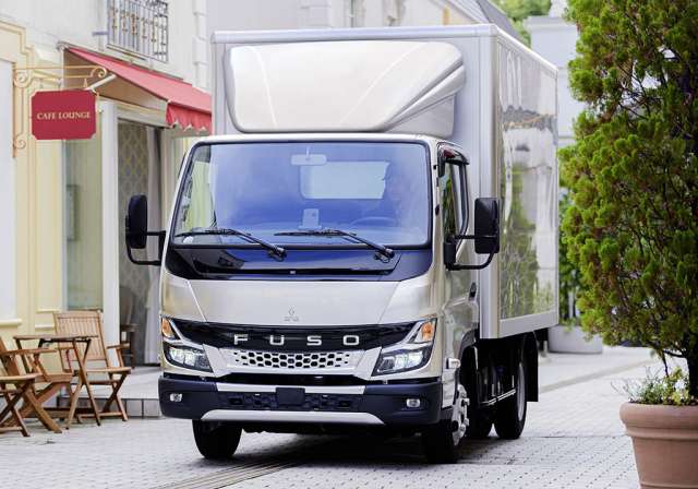 Розпочалися продажі оновленої вантажівки Fuso Canter