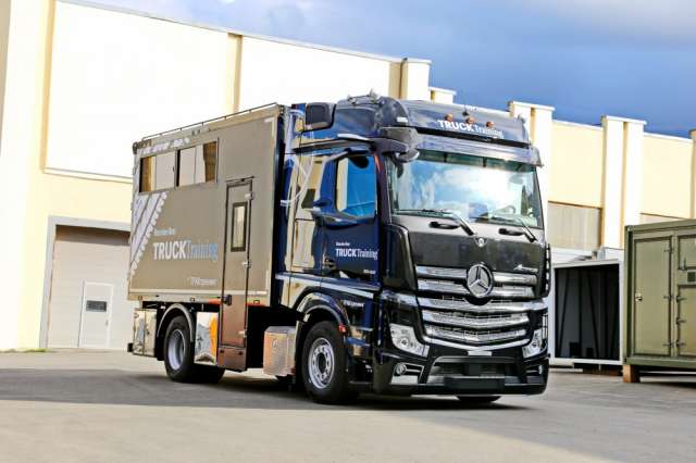 Mercedes-Benz представив спеціальну навчальну вантажівку