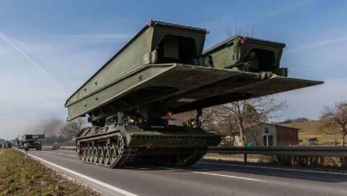Німеччина передала Україні 16 броньованих мостоукладальників та 5 інженерних машин розгородження