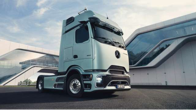 В Україні з&#039;явився Mercedes-Benz Actros L із незвичайною кабіною