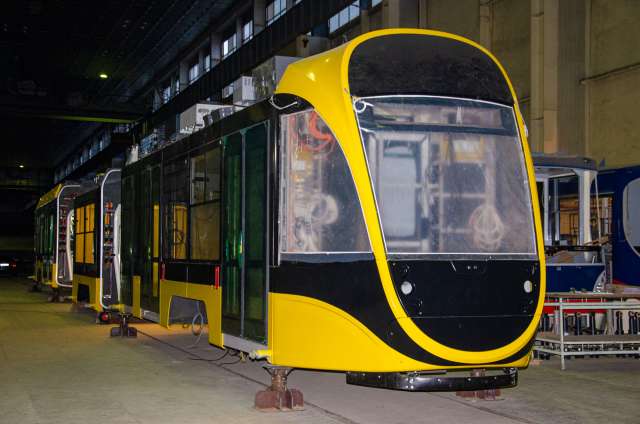 У Дніпрі випробовують новий трамвай «Південмашу» для Києва