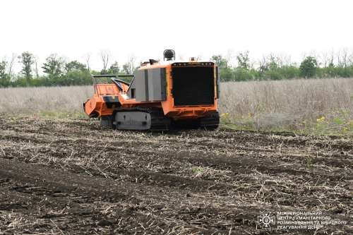 ДСНС розпочала випробування італійської машини розмінування