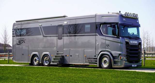 Представили величезний автодім на шасі Scania