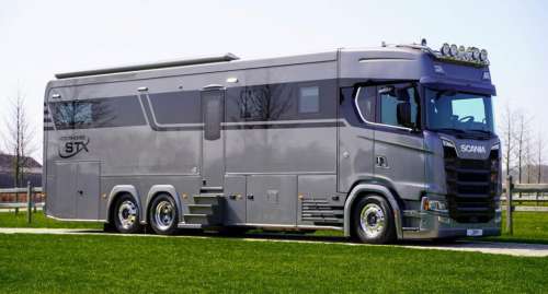 Представили величезний автодім на шасі Scania
