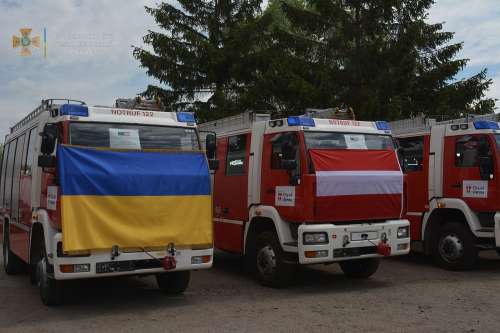 Австрія передала Україні пожежно-рятувальну техніку і реанімобілі