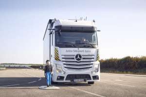 Mercedes-Benz Truck обновил системы автоматического торможения